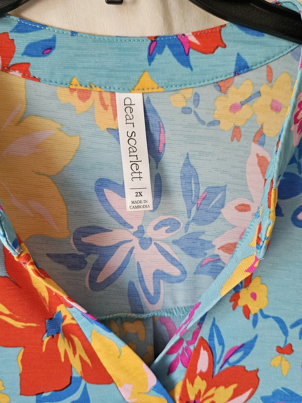 Dear Scarlett Bright Blue Floral Split-Neck Blouse - Picture 4 of 5